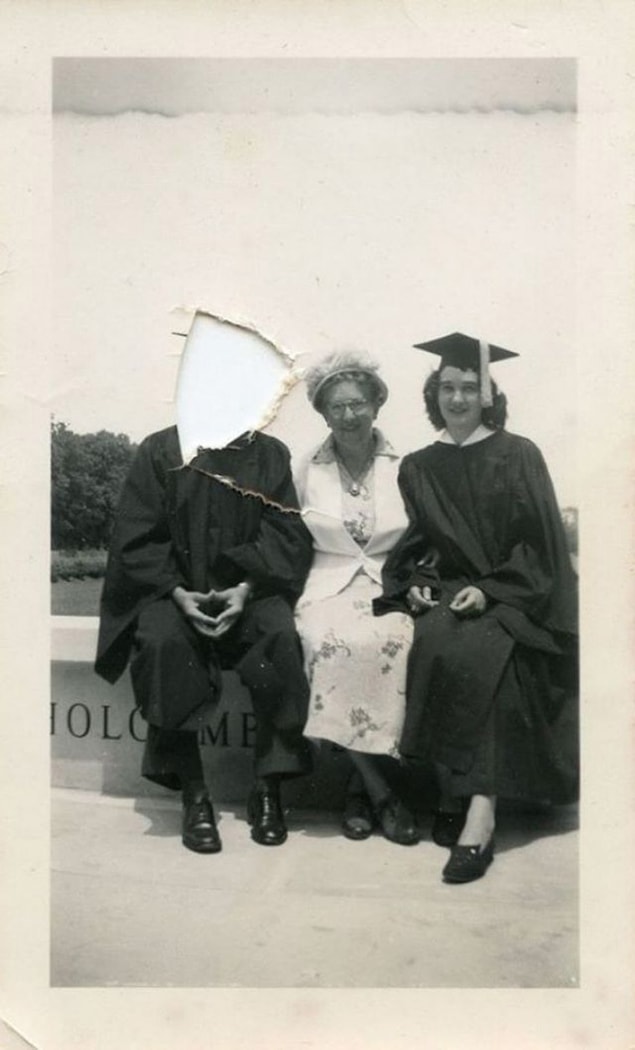 Bu yüzden bir fotoğrafı silmek için çok fazla düşünmüyoruz.