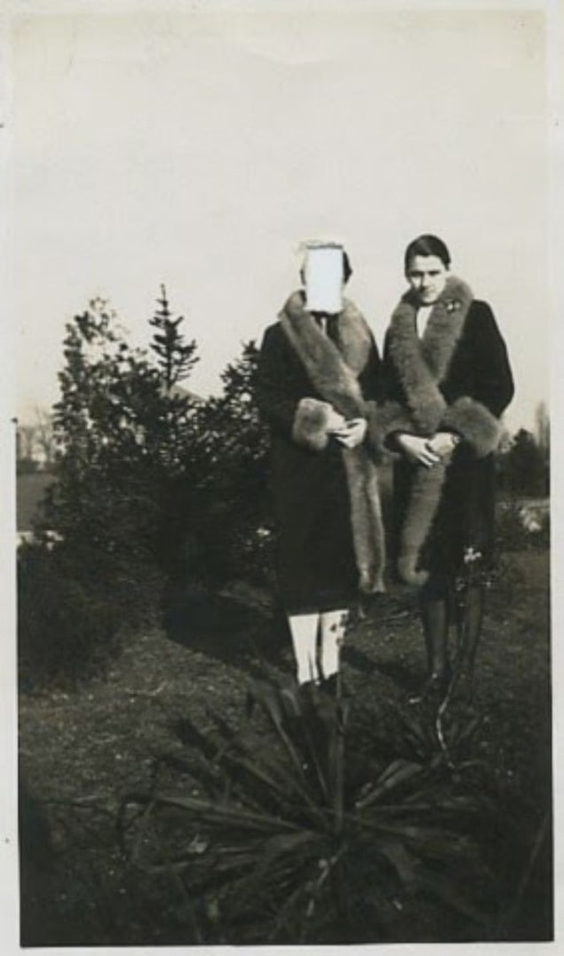 Aynı şekilde hayatımızdan çıkan insanların fotoğraflarını,