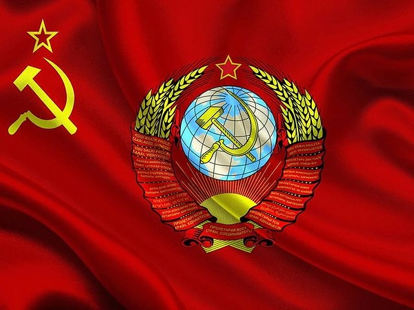 10. Слова о ком были заменены в новом гимне СССР, который вышел в 1977?