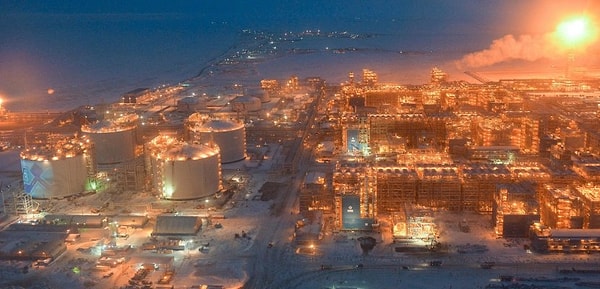 Самые высокие зарплаты получают те, кто трудятся в Ямало-Ненецком Автономном округе. Там больше 27% работников имеют оклад больше 100 тысяч.