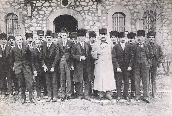 1922 yazında Yusuf Kemal Bey hemoroitten muzdarip olarak yatağa düştü ve ameliyat yaraları bir türlü kapanmadı. Mustafa Kemal Paşa kendisini ziyaret ederek Büyük Taarruz'a başlanacağı müjdesini de verdi.