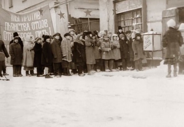 9. И, наконец, назовите фильм, начинающийся так: