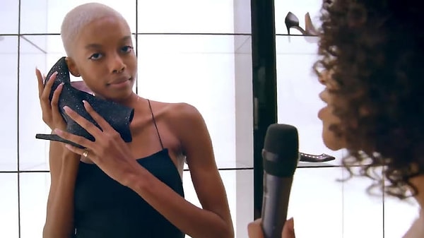 3. Когда же к посетителям подходили и спрашивали, понравилась ли им обувь, многие хвалили качественный материал и необычный дизайн.