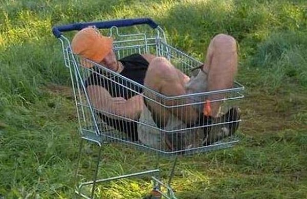 1. Пьяные могут уснуть в любом месте...