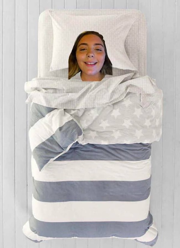 19. "Вчера я отправила маме такое фото, чтобы доказать, что я спокойно сплю в кровати, а не пью с подружками"