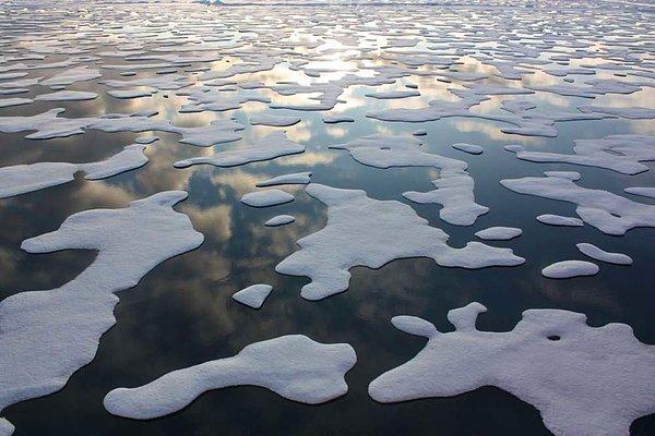 Tıpkı 2016 yılında yaşadığı rekor gibi, Grönland'da ısı giderek düşebilir ve 2050 yılına kadar yazları tamamen buzsuz hale gelebilir.