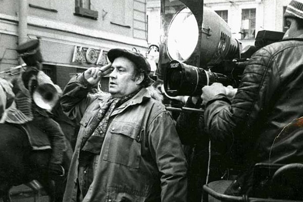 2. А какой из этих фильмов НЕ снимал Эльдар Рязанов?