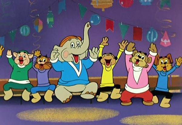 3. Кто выступал в роли Снегурочки во время исполнения песенки "Расскажи, снегурочка" в новогодней серии мультфильма "Ну, погоди!"?