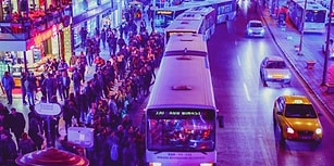 Sosyal Medyanın Gündemi: Ankara'da Medeni Bir Şekilde Otobüs Sırası Bekleyen İnsanlar