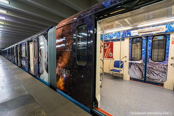 Внешний облик поезда изображает звездное небо, планеты и космические корабли, а внутри поезда пассажиры увидят экспозицию, посвященную истории развития и достижениям советской и российской космонавтики.