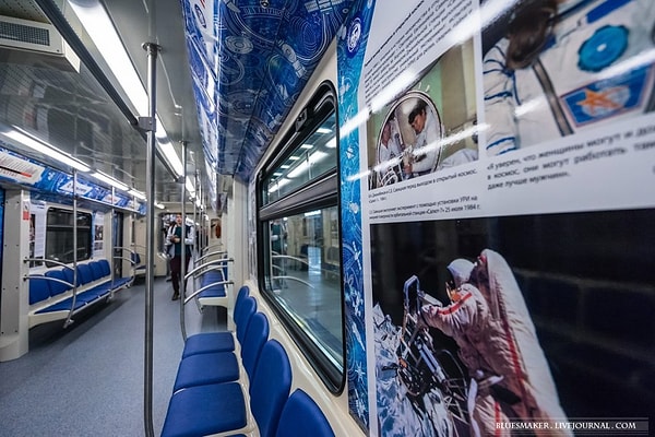 Во втором вагоне можно почитать о выдающемся советском конструкторе ракетно-космической промышленности Сергее Королеве.