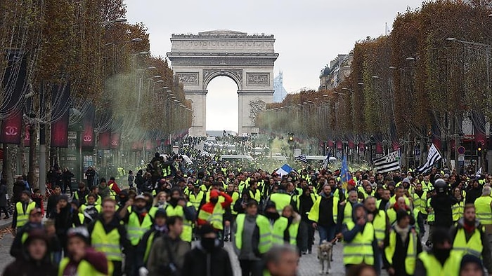 Macron Hükümeti Geri Adım Attı ve 2019 Yılı İçin Akaryakıt Zamları İptal Edildi