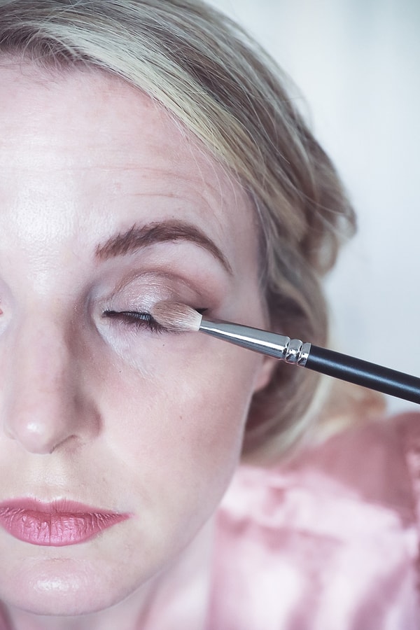 3. Используйте праймер для век