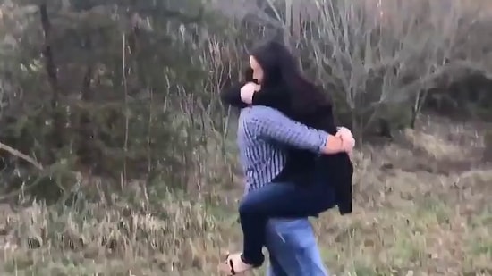 Sürpriz Evlilik Teklifi Karşısında Çılgına Dönen Kadın