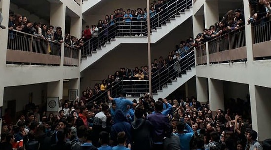 Bunu da Gördük! Tacizci Öğretmenin Görevine Devam Etmesini Protesto Eden Öğrencilere Uzaklaştırma Cezası