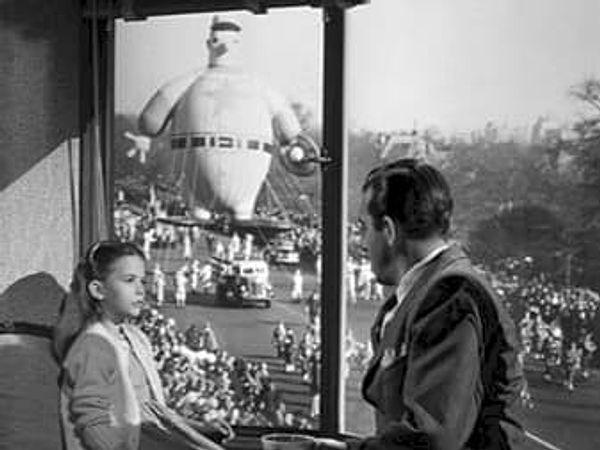 8. In Miracle on 34th Street, the parade scenes were shot on the 1946 Macy's Thanksgiving Day.