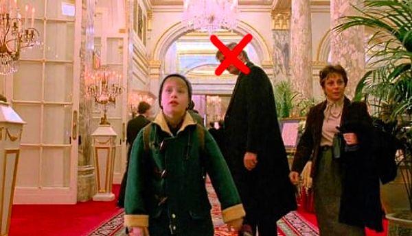 10. In Home Alone 2: Lost in New York, Donald Trump give permission only if they let him play in the movie.