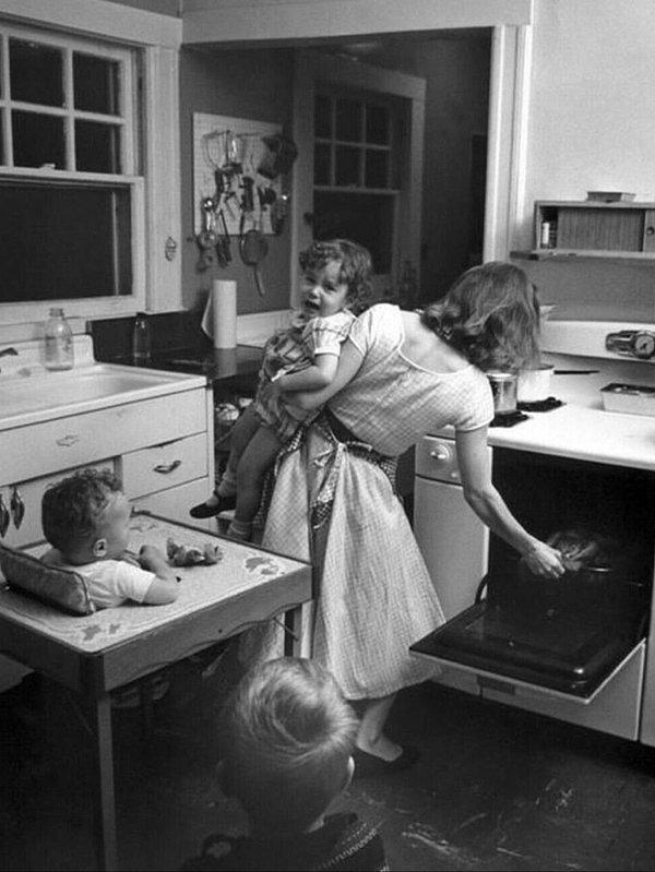 16. 1955'de New Rochelle'de yoğun bir anne.