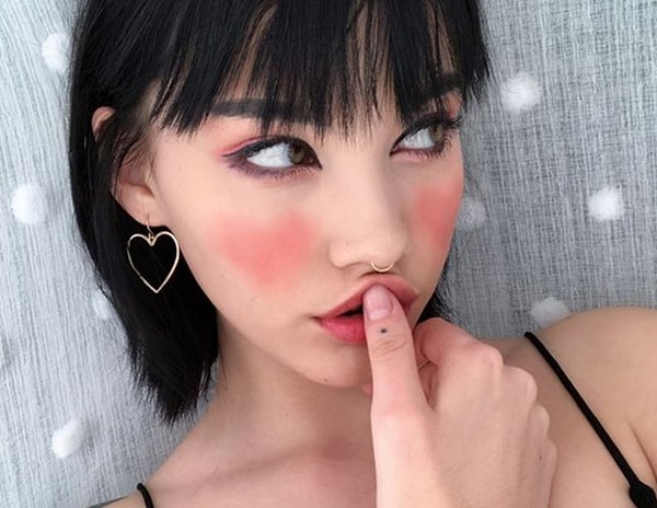 1. Румяна в виде сердечек