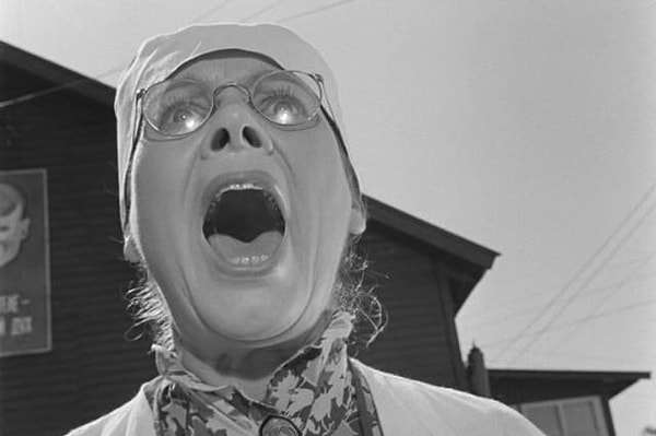 6. Что делал советский человек, чтобы только что сказанные им слова не превратились в жизнь?