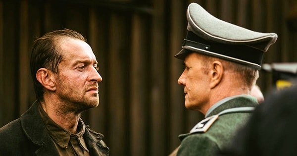 2. А какой рейтинг присвоили фильму "Собибор" о заключённых нацистского лагеря?