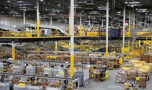 2016 verilerine göre, Amazon'un yüksek robot teknolojisinin kullanıldığı 20 ürün ayrıştırma ve 125 sipariş hazırlama merkezi bulunuyor.