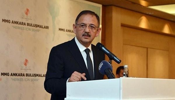 Özhaseki 1994-1998 yıllarında Kayseri'nin Melikgazi ilçesinde belediye başkanlığı yaptı. Ardından 1998'de başladığı Kayseri Büyükşehir Belediye Başkanlığını 2015'e dek sürdürdü.