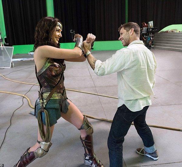 23. Gal Gadot, sette Justice League'in yapımcısı ile 'dövüşüyor'.