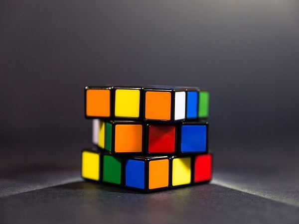 6. Какая страна изобрела Кубик Рубика?