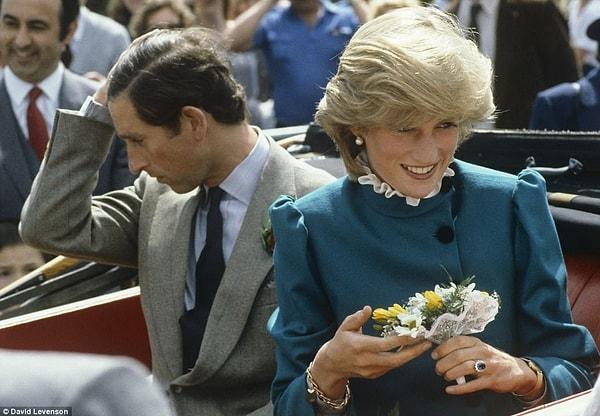1981: Buckingham Sarayı, Prens Charles ile Lady Diana'nın nişanlandıklarını duyurdu.