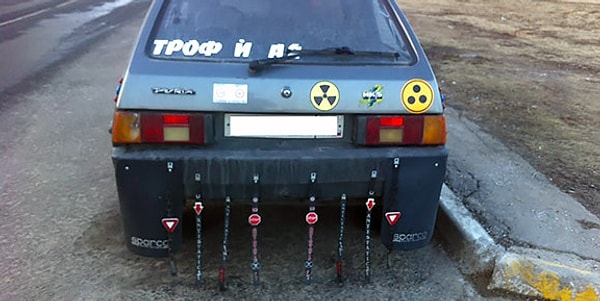 9. Для чего нужны были эти резинки, которые во времена СССР волочились сзади машин?