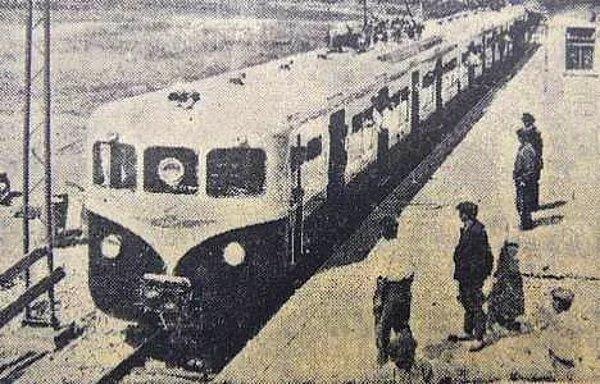 1955 yılında, Türkiye'deki ilk elektrikli tren, Sirkeci-Halkalı (İstanbul) arasında çalışmaya başladı.
