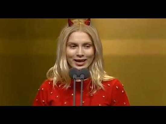 Aleyna Tilki Yine Bildiğiniz Gibi: Altın Kelebek Ödüllerinde Gözyaşlarını Tutamadı