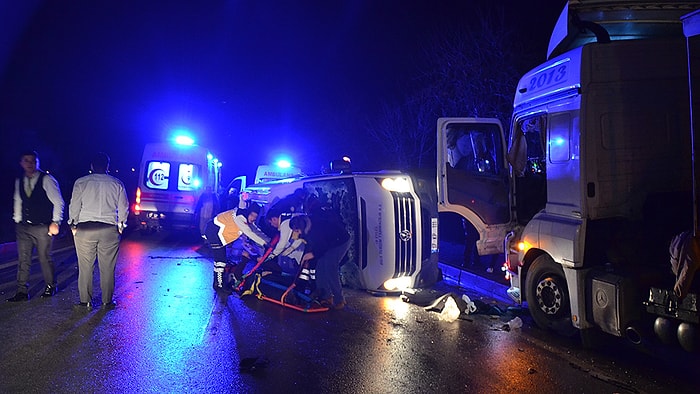 Çanakkale'de işçileri Taşıyan Minibüs ile TIR Çarpıştı: 4 Ölü, 16 Yaralı