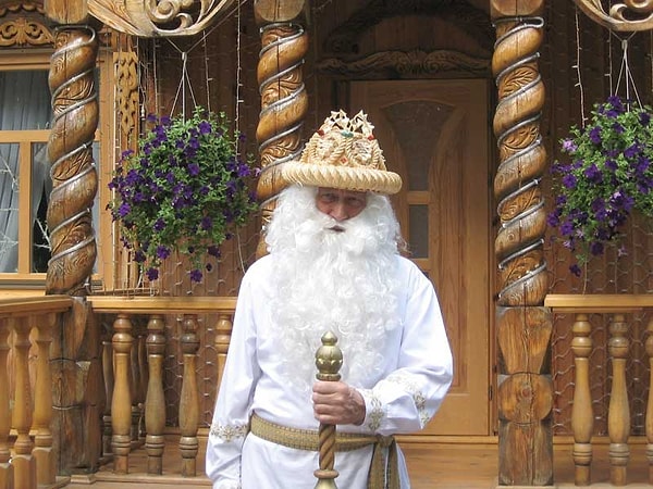 6. Резиденция белорусского Деда Мороза открыта для посетителей круглый год. Где она находится?