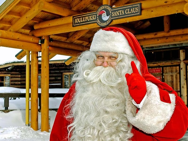 7. Дед Мороз - один из самых распространенных новогодних персонажей. К примеру, все вы знаете, что у него существует "брат" Санта-Клаус. Есть у него еще один родственник - Йоулуппукки. Где он обитает?