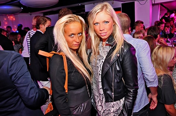 По словам Эммы, в скандинавских странах все девушки ходят в солярий, чтобы выглядеть загорелыми.