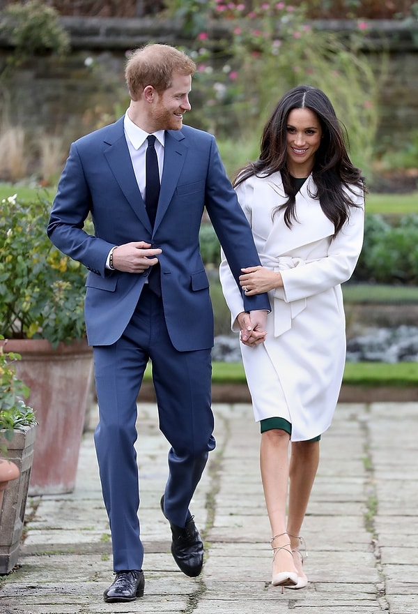 8. Демонстрация чувств на людях