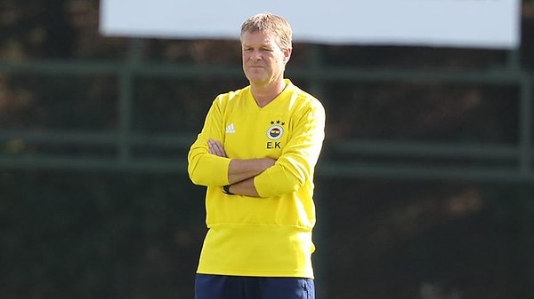 Phillip Cocu'nun ardından geçici göreve getirilen Erwin Koeman da Fenerbahçe yönetimini ve taraftarını memnun edemedi. Dünkü Akhisar yenilgisi son damla oldu.