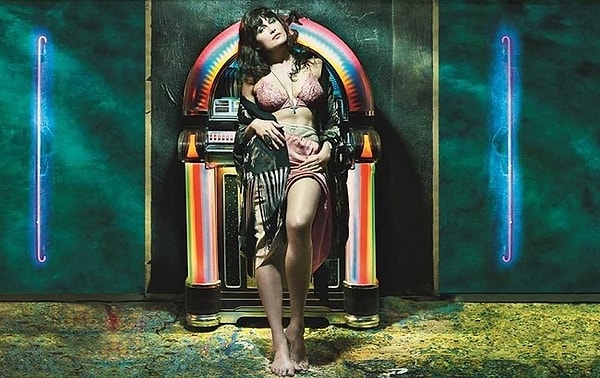 5. "Мне бы хотелось, чтобы люди, рассматривающие календарь, понимали, что я был движим чистой фотографичностью и стремился исследовать внутренний мир фотографируемых мною героинь", - объяснил Уотсон.