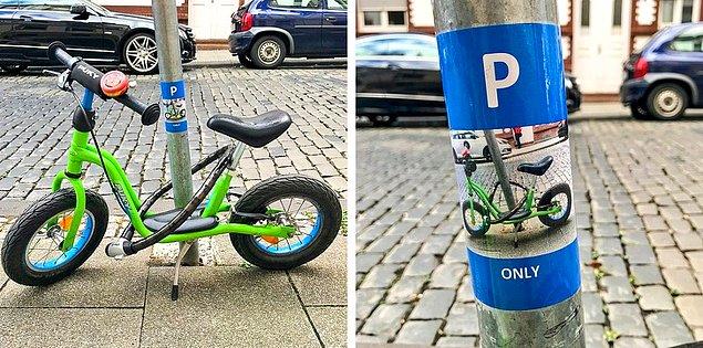 4. Almanya'da küçük çocuk bisikletini neredeyse her gün aynı yere park etti ve buraya ona özel bir park alanı oluşturdular.