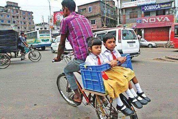 9. Hindistan'da çocuklar okula çeşitli yollarda okula giderler.
