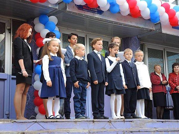 12. Rusya'da okulun ilk günü büyük bir bayramdır.