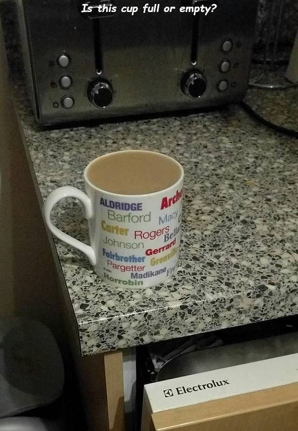 10. Как думаете, эта кружка пустая или полная?