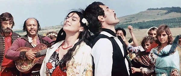 6. Поговаривают, что на этот фильм цыгане ходили прям таборами... Конечно же, это знаменитый "Табор уходит в небо". Что скажете?