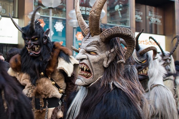 Шествие знаменует собой начало Рождественского периода (Рождество у католиков 25 декабря).