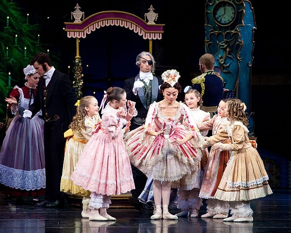 9. Как звали правительницу в волшебном городе Конфитюренбурге?