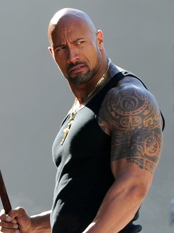 26. Что насчет татуировок? Должны они у него быть?