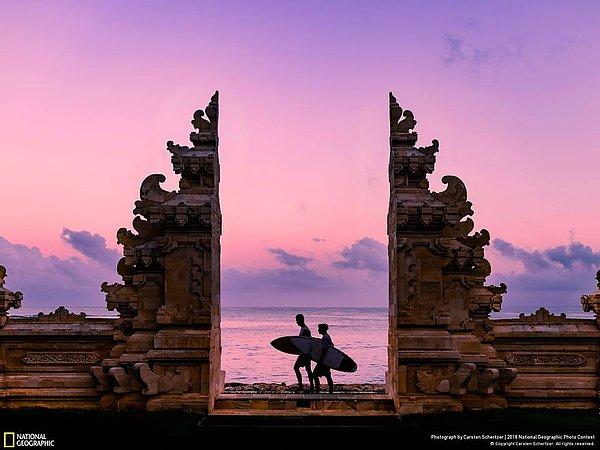 7. Bali'deki Sörfçüler, Carsten Schertzer: