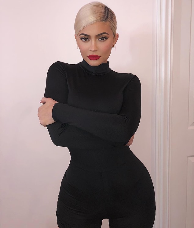 Öyle ki Kylie, küresel moda araştırma platformu Lyst'in; moda sektörüne yön veren isimleri açıkladığı, 2018’in en etkileyici isimleri listesinde birinci sırada.